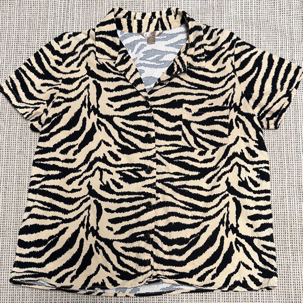 🔥🔥5/$25! Woman’s Boxy Zebra Animal Print Safari Camp Button Up Shirt